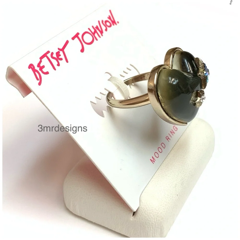 NWT Betsey Johnson💋CELESTIAL STARLET Gold Tone Lucite Stone Heart Mood Ring - Picture 4 of 7